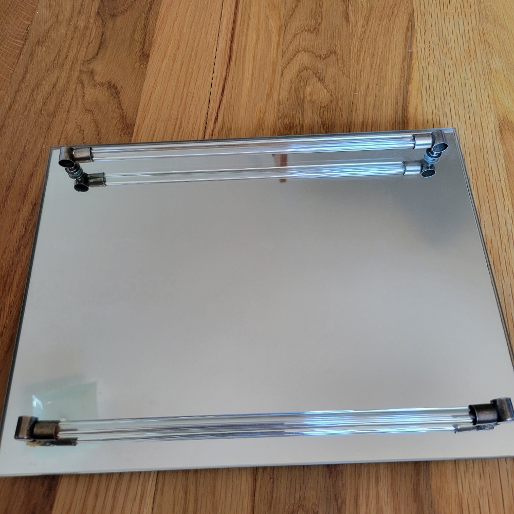 Mirrored vanity decoration